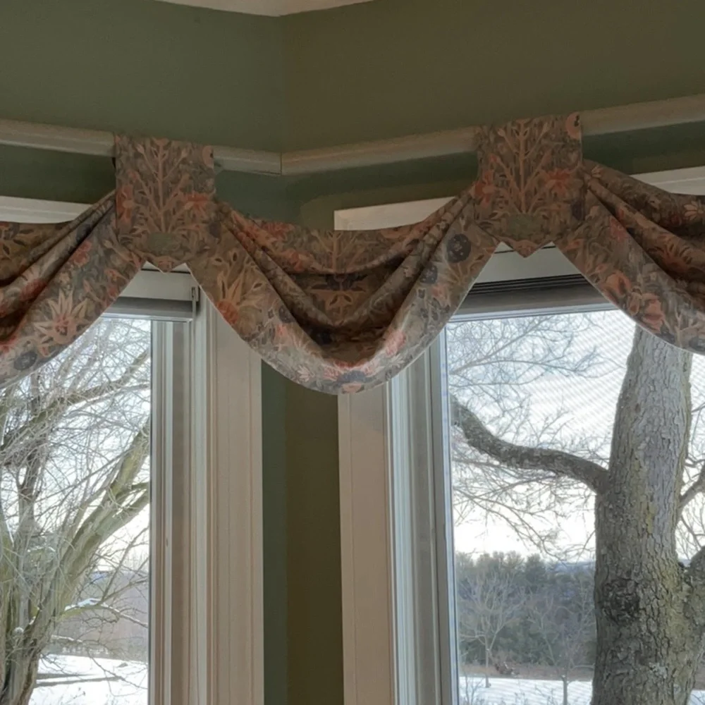 Custom Draperies Swags and Jabots